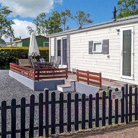 3 Bedroom Stunning Stacaravan In Tzummarum Екстер'єр фото