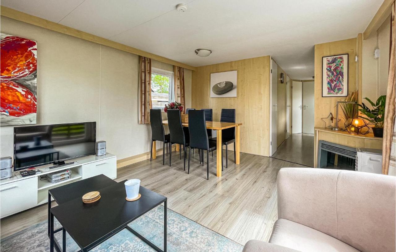 3 Bedroom Stunning Stacaravan In Tzummarum Екстер'єр фото