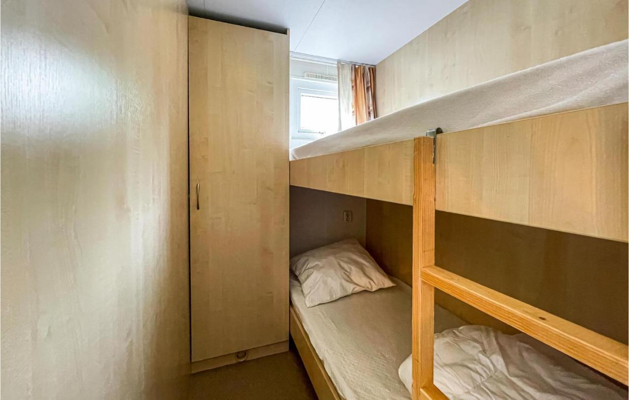 3 Bedroom Stunning Stacaravan In Tzummarum Екстер'єр фото