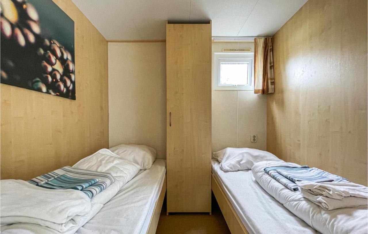 3 Bedroom Stunning Stacaravan In Tzummarum Екстер'єр фото
