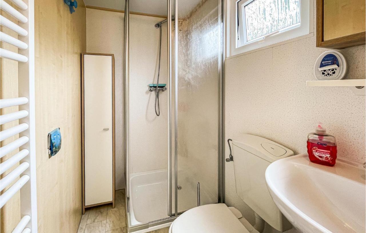 3 Bedroom Stunning Stacaravan In Tzummarum Екстер'єр фото